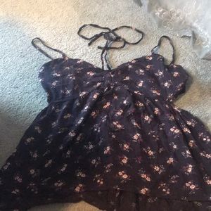 Flowered top with ties